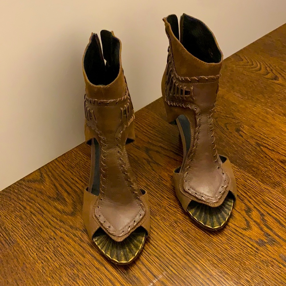 House of Harlow Bootie